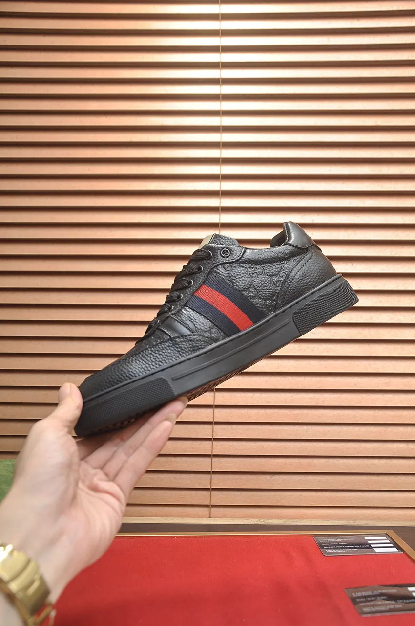 Men's shoes 💰480💶【GUCCI】1:1 men's sports shoes from the official website are now on the market. They are made of original silk cowhide + first-layer sheepskin lining, plus the original 1:1 comfortable outsole from the official website. Fashionable and versatile, super comfortable and breathable! Available in 2 colors: black, standard shoe size 38/45 (custom-made size 45 is non-refundable)